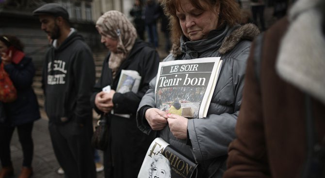 В Белгия почетоха паметта на загиналите в атентатите (галерия+видео)