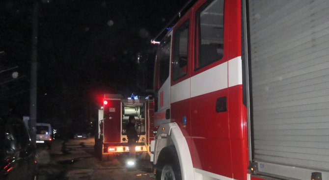4-годишно дете загина при пожар в Кюстендил (снимки)