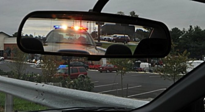 Полицай с бърз рефлекс избегна кола на магистрала