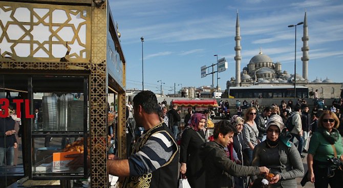 Рекорден спад на туристите в Турция