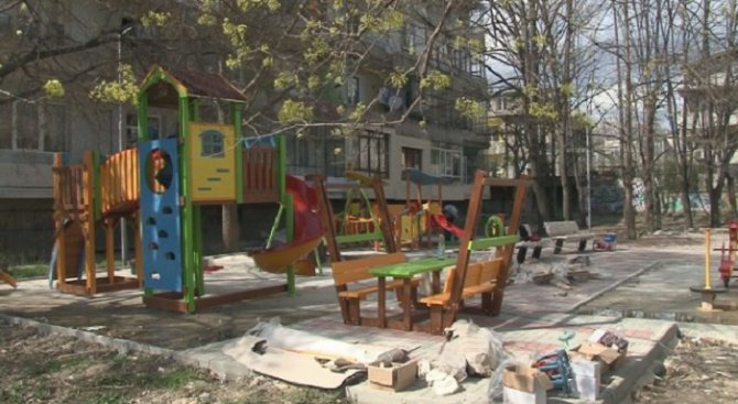 Спор за детска площадка завърши с арест
