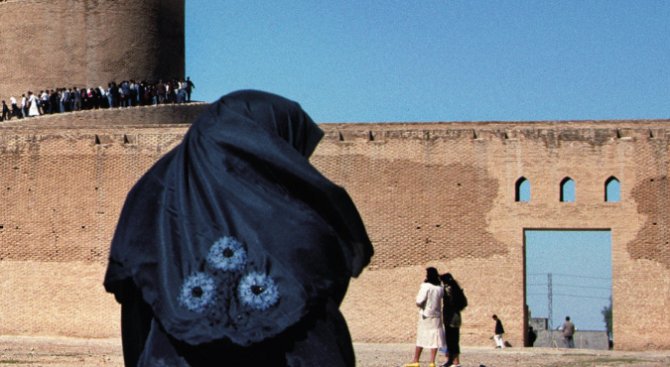 Българка изследва темата за забулването на изповядващите исляма жени в арабския свят