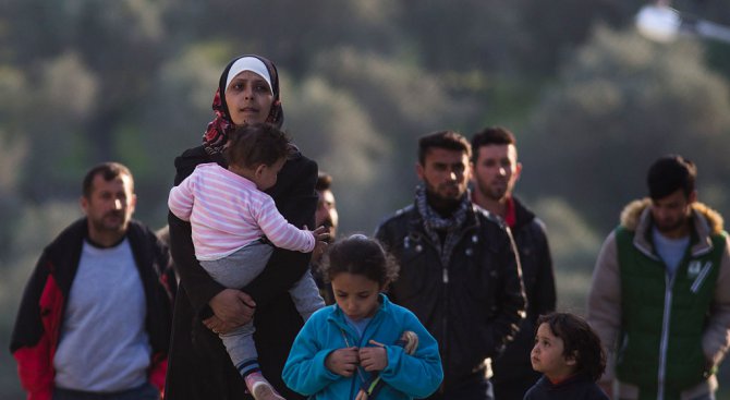 Гърция изпрати първите имигранти в Турция (видео)