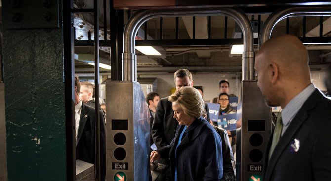 Хилари Клинтън се доближи до народа от пети път (снимки+видео)