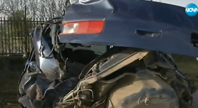 Катастрофиралата кола край Попово била на охранителна фирма (снимки)