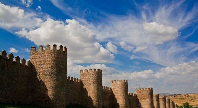 Най-красивите крепостни стени обграждат древния Авила