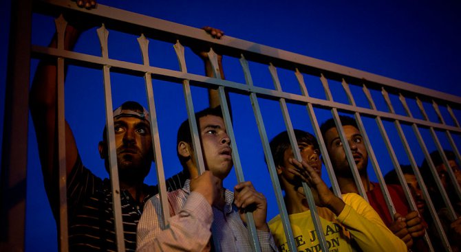 &quot;Ню Йорк таймс&quot;: Депортирането на бежанци от Гърция нарушава хуманитарните норми