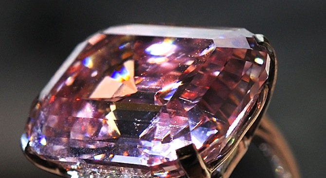 Продадоха 32-каратов розов диамант за рекордните 15 милиона долара