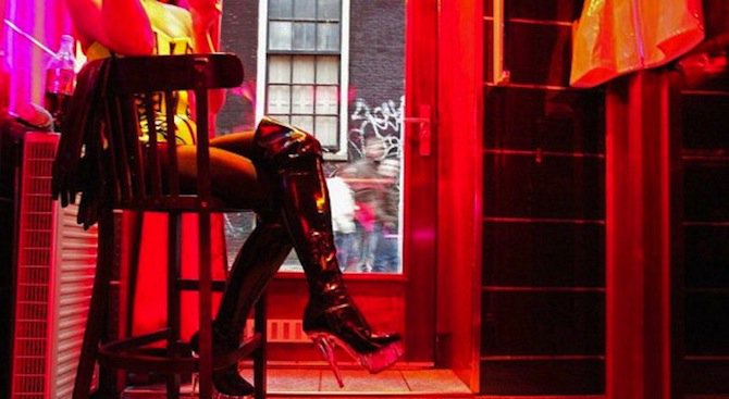 Британският министър на културата имал връзка с проститутка