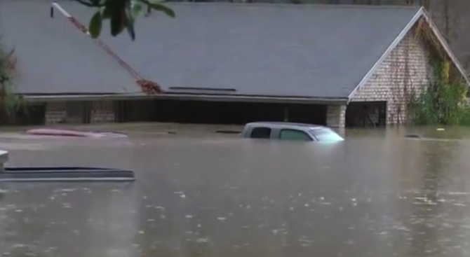 Буря и наводнение в Саудитска Арабия