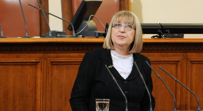 Цачева: Граждански дълг на всеки българин е да упражни правото си на избор по Конституция