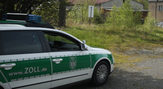 Пиян чешки полицай блъсна 51 коли