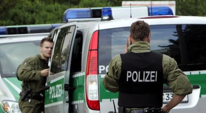 Заложническа драма в Германия, мъж се барикадира в дома си, държи деца в плен (обновена и видео)