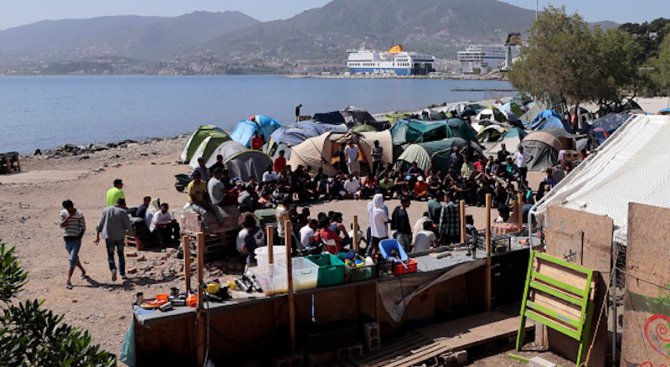 Броят на пристигащите в Гърция мигранти продължава да намалява