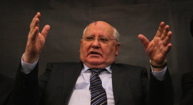 Горбачов: Западът да спре опитите да изолира Русия