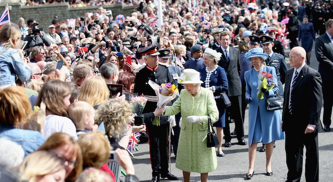 Кралица Елизабет Втора празнува 90-годишен юбилей (видео+галерия)