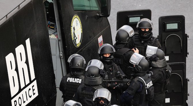 Сблъсъци между полицията и демонстранти в Париж (видео)