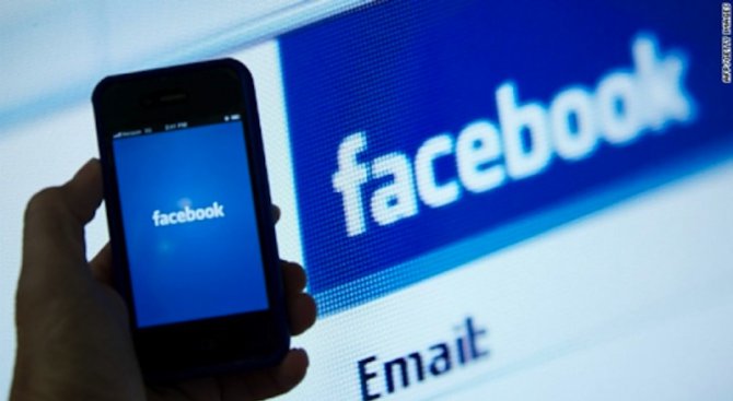 Фейсбук снесъл на властите ни информация за двама българи