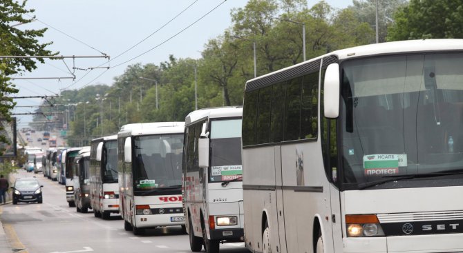 Около 150 автобуса прекосиха София в знак на протест (снимки+видео)