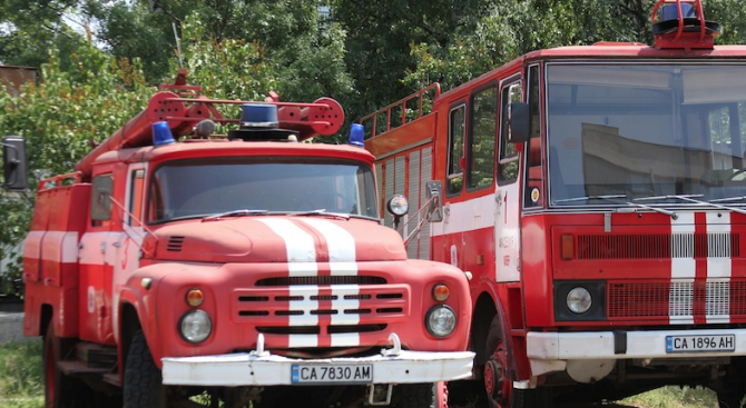 Хранителен магазин изгоря във Варна