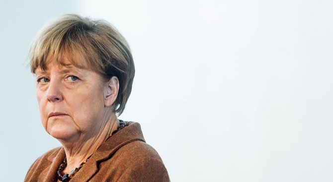 Меркел отрече да обмисля промяна в курса към крайнодясната партия &quot;Алтернатива за Германия&quot