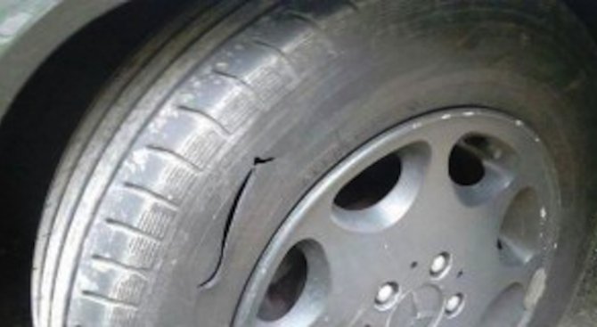 Нарязаха гуми на учебни коли