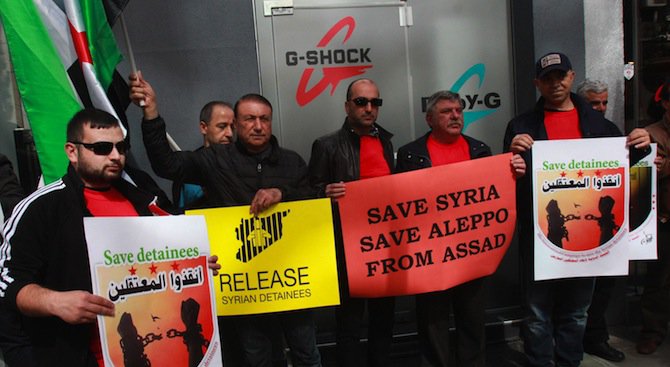 Сирийци в България организираха протест срещу зверствата в Алепо (снимки)