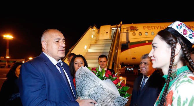 Борисов пристигна в Узбекистан (снимки)