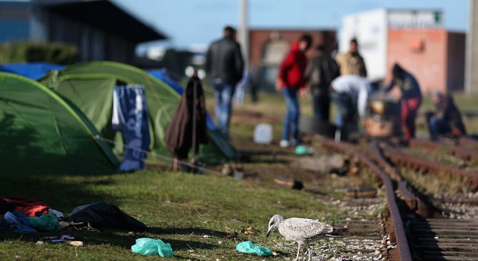 Евакуираха над 200 мигранти от лагер в Париж