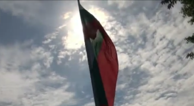 Издигнаха 12-метров национален флаг край границата с Турция