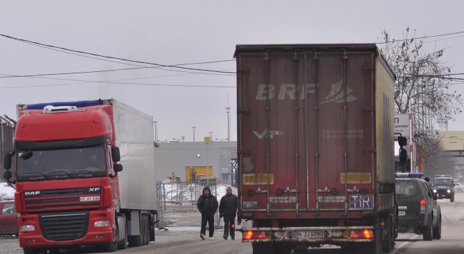 Ограничават движението на камиони над 12 тона