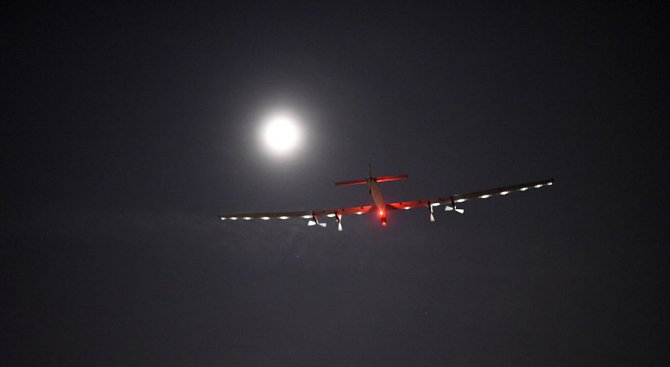 Solar Impulse 2 кацна в Пенсилвания