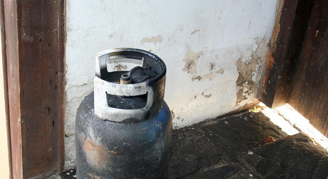 Газова бутилка гръмна в дома на пенсионери