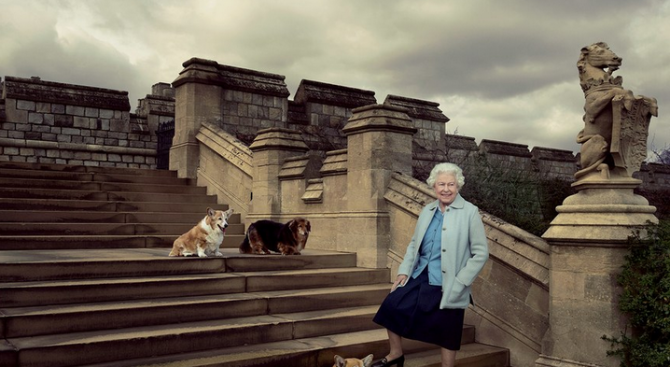 Кралица Елизабет II украсява корицата на Vanity Fair
