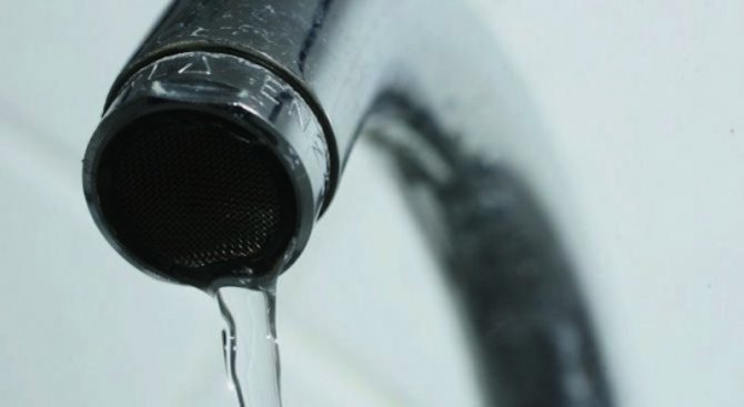 Спират водата на места в София