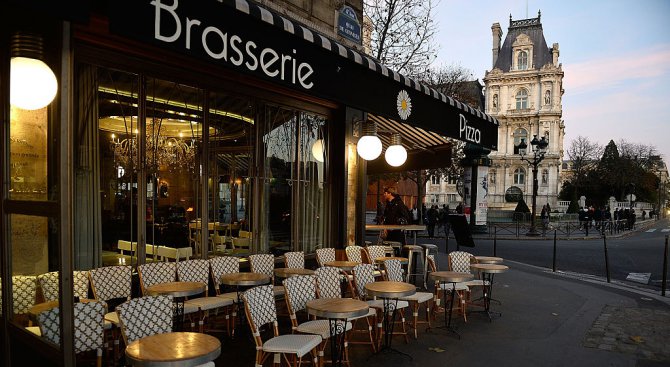 Без мачове във френските кафенета