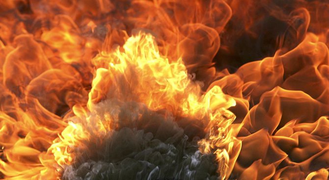 Гръцки издател изгоря жив в джипа си