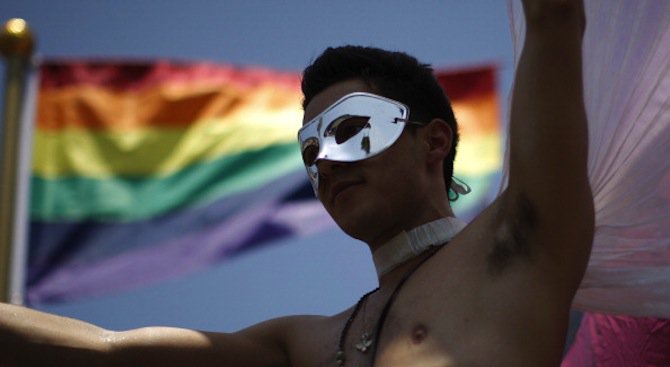 Хиляди участваха в гей парад в полската столица