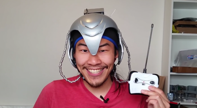 Инженер направи шлем за дистанционно управление на хора (видео)