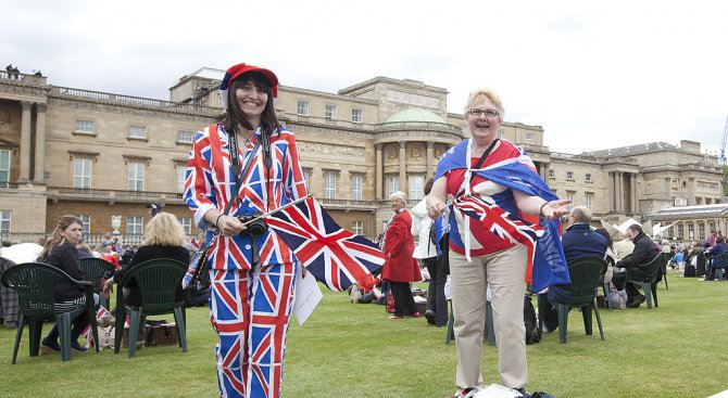 Гигантски пикник пред Бъкингамския дворец в чест на Елизабет Втора