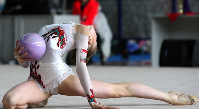 Гимнастичка с обвинения към Федерацията по художествена гимнастика (снимка)