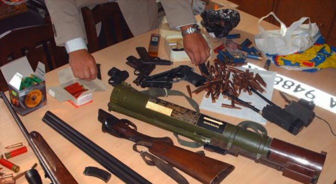 Пловдивски полицаи иззеха незаконно оръжие и боеприпаси
