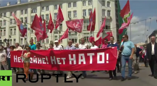 Руските комунисти започнаха акция срещу НАТО с шествие в Москва (видео)