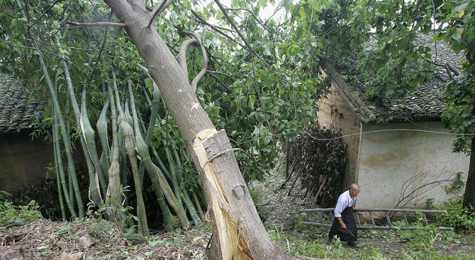 Жертвите на опустошителния ураган в Източен Китай от 23 юни станаха 99