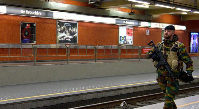 Затвориха станции на метрото в Брюксел