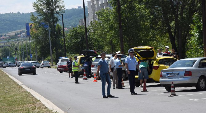 Масирани проверки текат по пътищата в София (снимки)