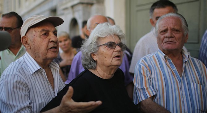 Над 150 хиляди гръцки пенсионери получиха с до 40% по-малки пенсии
