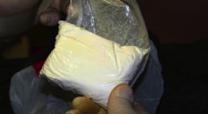 Наркотрафиканти скриха кокаин в скулптура на конска глава