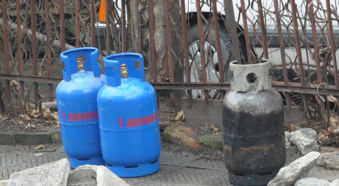 Проверки за незаконно пълнене на газови бутилки за бита