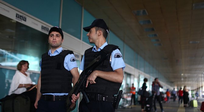 Задържаха 13 души за кървавия атентат на летище Ататюрк в Истанбул